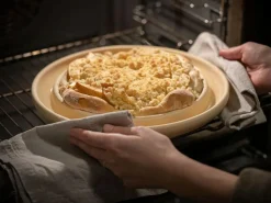 Grüne Erde Küchenaccessoires^Brotbackplatte aus Spezialkeramik, ø 30 cm, H 4 cm