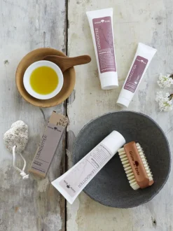 Grüne Erde Körperpflege|Baden & Massage^Handbürste, ca. 9 x 4,5 cm, Birnbaumholz