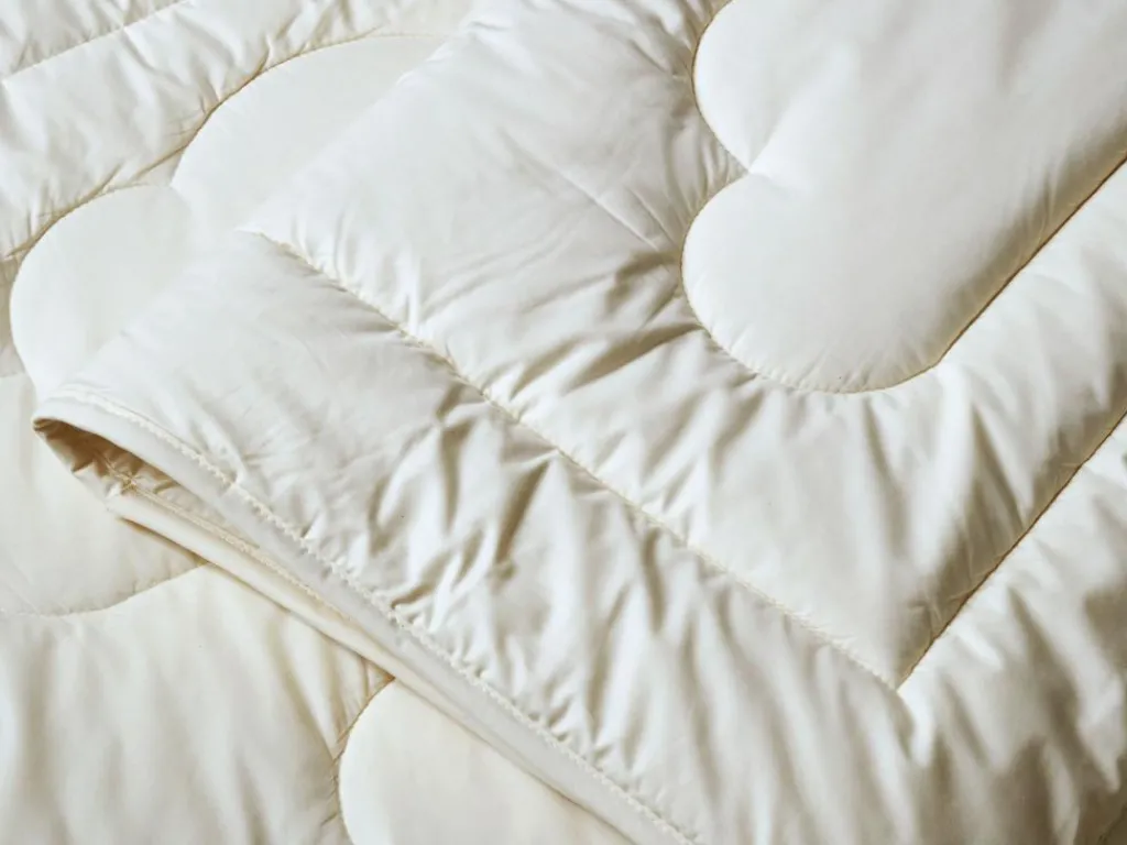 Kinder Grüne Erde Babyschlaf|Kinderschlaf^Kinder Ganzjahresdecke Baumwolle mit Wolkensteppung, 100 x 140 cm, 380 g/m2 GOTS, NATURTEXTIL BEST, VEGAN