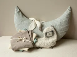 Grüne Erde Zier- & Wärmekissen|Geschenke-Guide^Kirschkern-Wärmekissen, Anouk das Alpaka, ca. 30 cm, Überzug: 100 % Baumwolle, Baumwolle kbA, Füllung: 100 % Kirschkerne