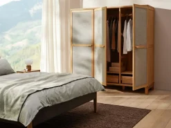 Grüne Erde Kleiderschränke^Kleiderschrank Kurami mit Drehtüren 3-türig, Holz,