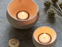 Grüne Erde Kerzen Und Duftkerzen|Geschenke-Guide^Lichtkugel groß aus Zirbenholz, handgedrechselt, H 7 cm, ø 11,5 cm, inkl. Glaseinsatz