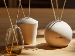 Grüne Erde Raumdüfte^Raumduft Diffuser aus Zirbenholz, konisch ø 8,5 x H 9 cm