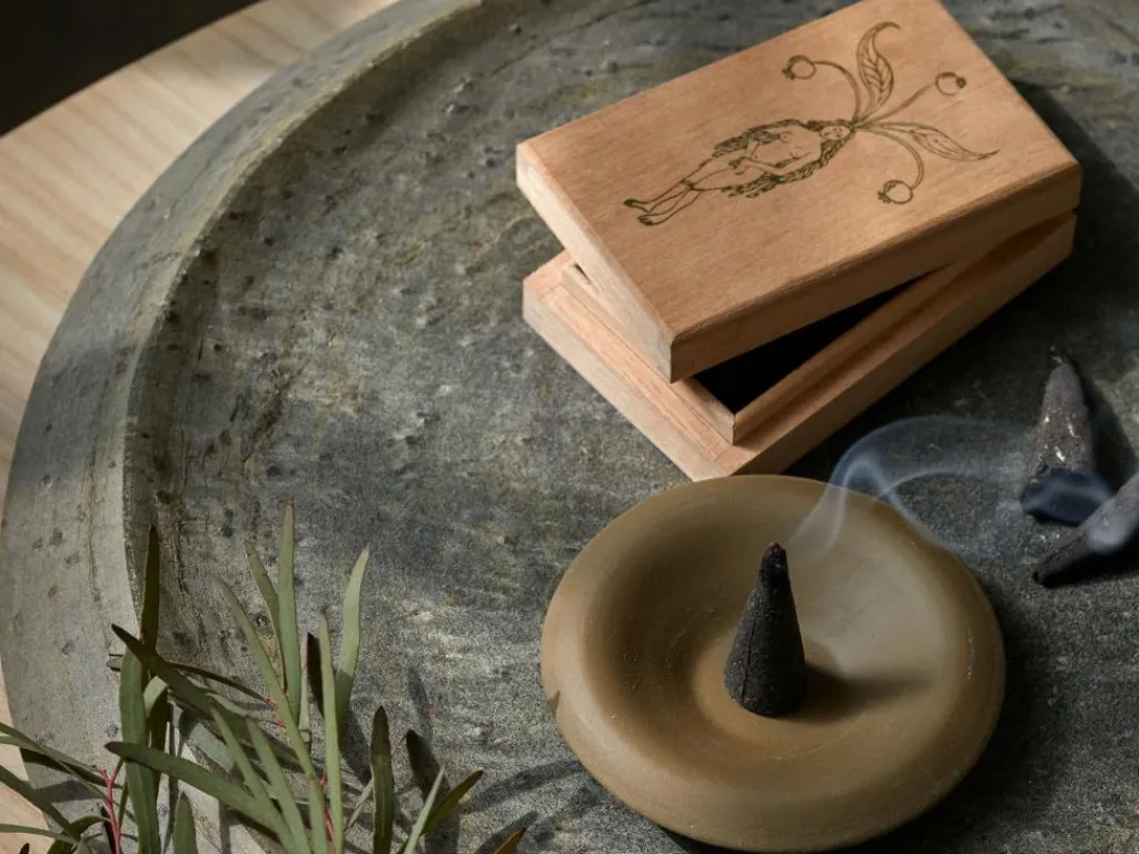 Grüne Erde Räuchern & Räucherstäbchen^Räucherkegel Ruhezeit im Holzkistchen, 7 Kegel