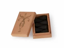 Grüne Erde Räuchern & Räucherstäbchen^Räucherkegel Waldgeflüster im Holzkistchen, 7 Kegel