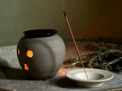 Grüne Erde Räuchern & Räucherstäbchen^Räucherstäbchenhalter aus Feinsteinzeug, unglasiert, H 2 cm, ø 11 cm