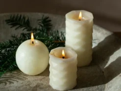 Grüne Erde Weihnachtliches Dekorieren|Kerzen Und Duftkerzen^Stumpenkerze Relief aus Bienenwachs, , Höhe 8 cm, ø 6,5 cm