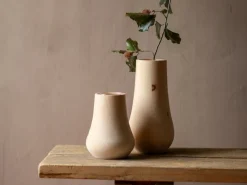 Grüne Erde Wohndekoration^Vase aus Zirbenholz, glatt, H 26,5 cm, inkl. Glaseinsatz