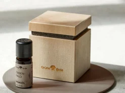 Grüne Erde Einschlafhilfen|Raumdüfte^Zirbenduftspender mit Filz und Holzgewinde für Zirbenöl, 7 cm x 7 cm x 8,5 cm